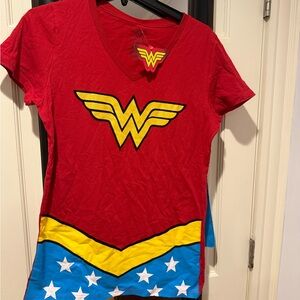 Red Wonder Woman Graphic Tee XXL detachable cape